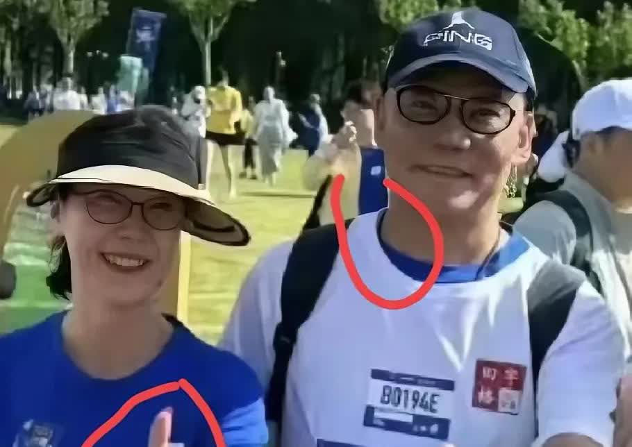 这才是真正的顶级阳谋李国庆前脚刚离婚，马上又宣布要结婚。明明60多岁，明