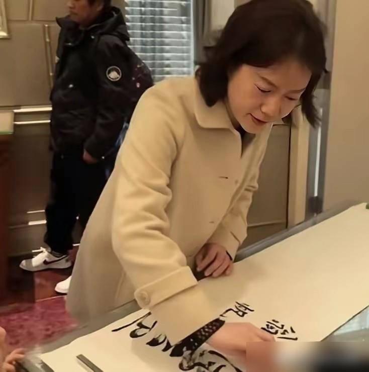 21年青春，换来一套不能卖的“学区房”？这买卖，你看值不值。杨老一走，网上炸