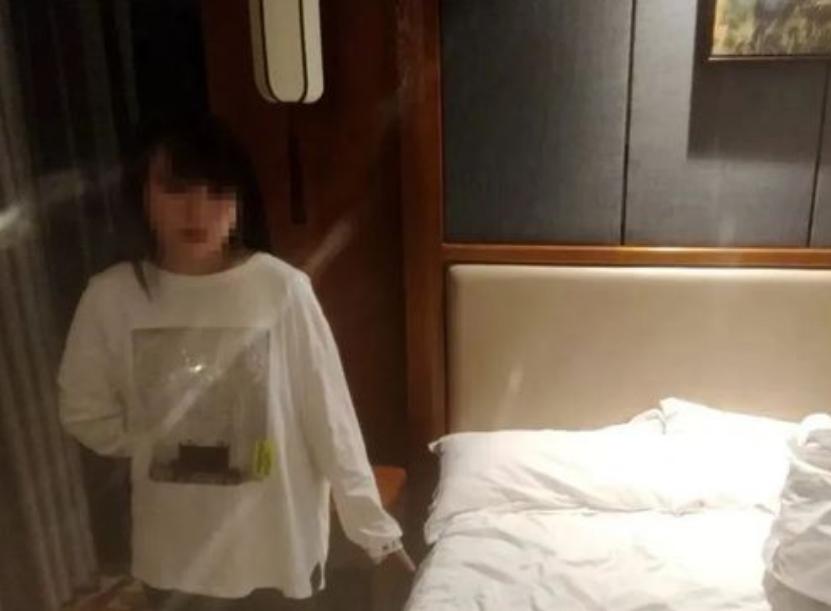 上海，30岁的保安王某，和失足女吴某约好交易时间地点，完事后给了吴某5300元现