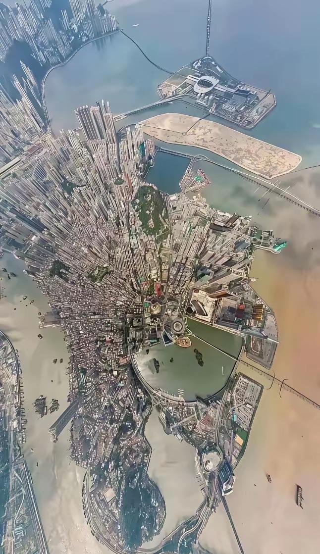 据说这就是澳门，尽管城市面积不大，但那成片的高楼大厦着实有几分迪拜的感觉，颇为壮