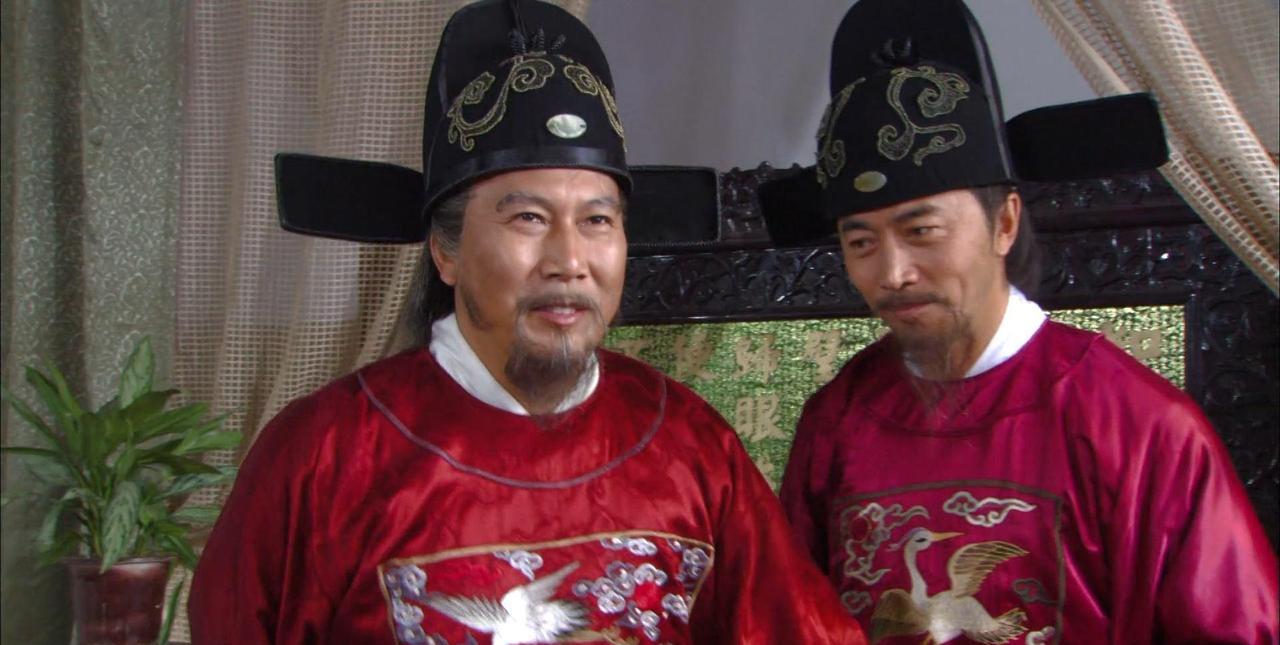 1390年，朱元璋斩杀李善长一家70余人。闻此，李善长拿出皇帝赐给他的免死金牌！