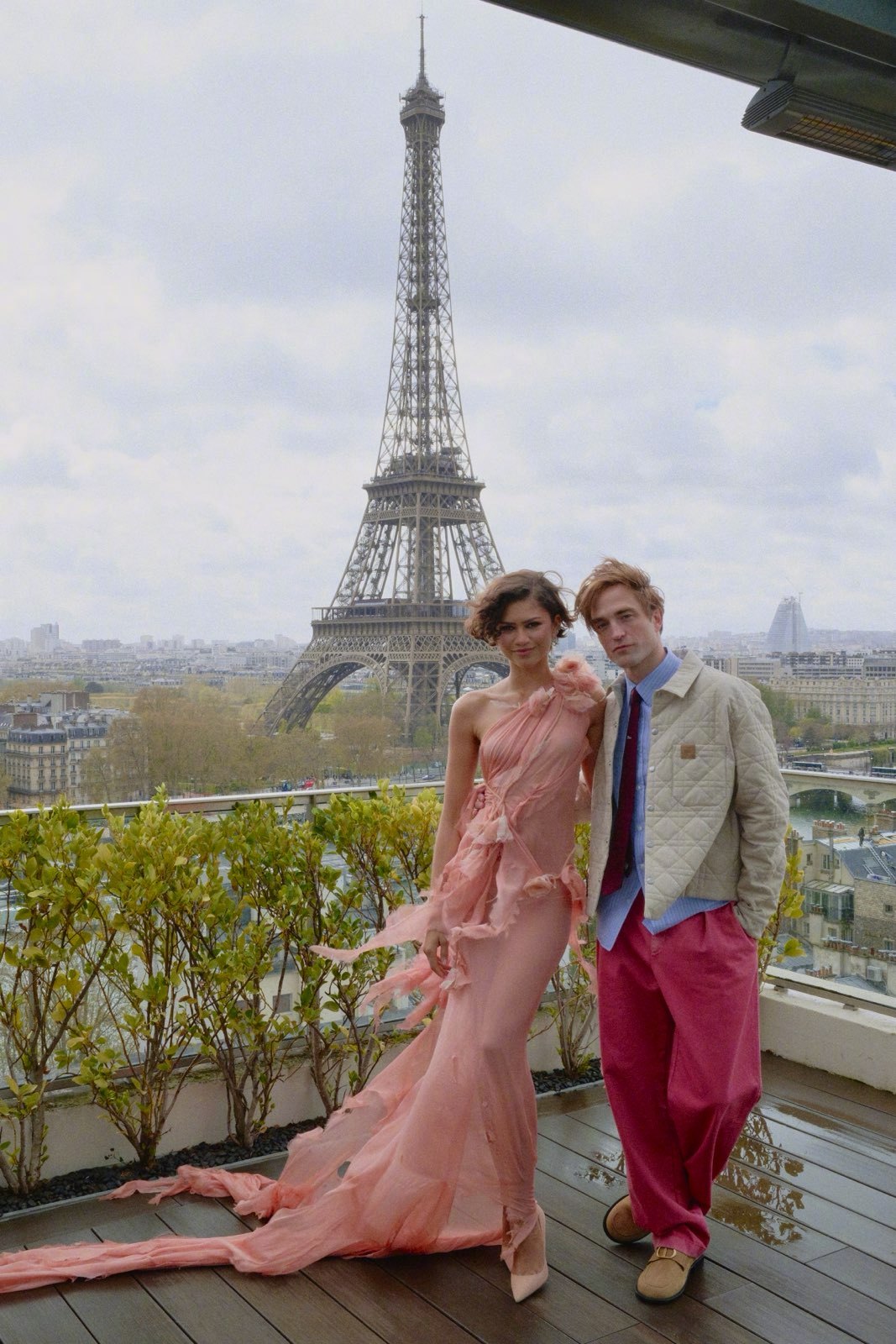 《爱情抓马》主演赞达亚、罗伯特·帕丁森在巴黎赞达亚罗伯特帕丁森