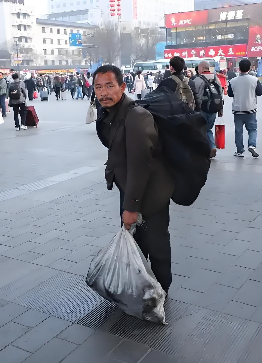 年少不知愁滋味,到老方知行路难,若问生活有多苦,……请友续句……?上联