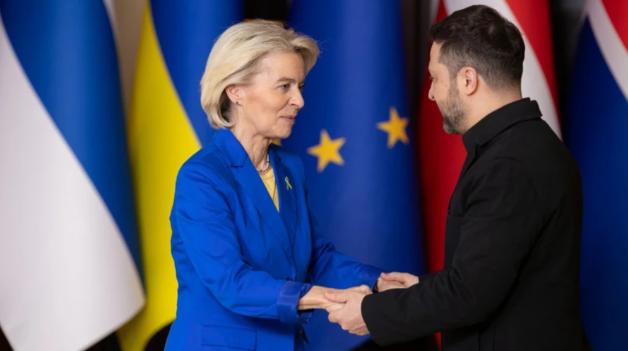 冯德莱恩胆敢背叛乌克兰，泽林斯基怒了。据乌媒消息，欧盟负责人冯德莱恩突然声称，现