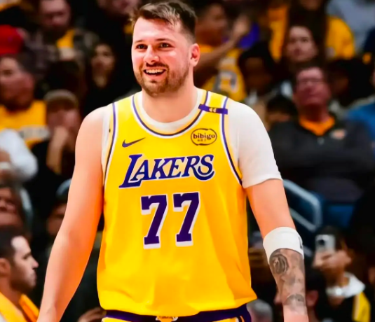 东契奇防守是不可能保得住的。只能寄托于他个人再多努力一些去防就拿昨天比赛来说吧