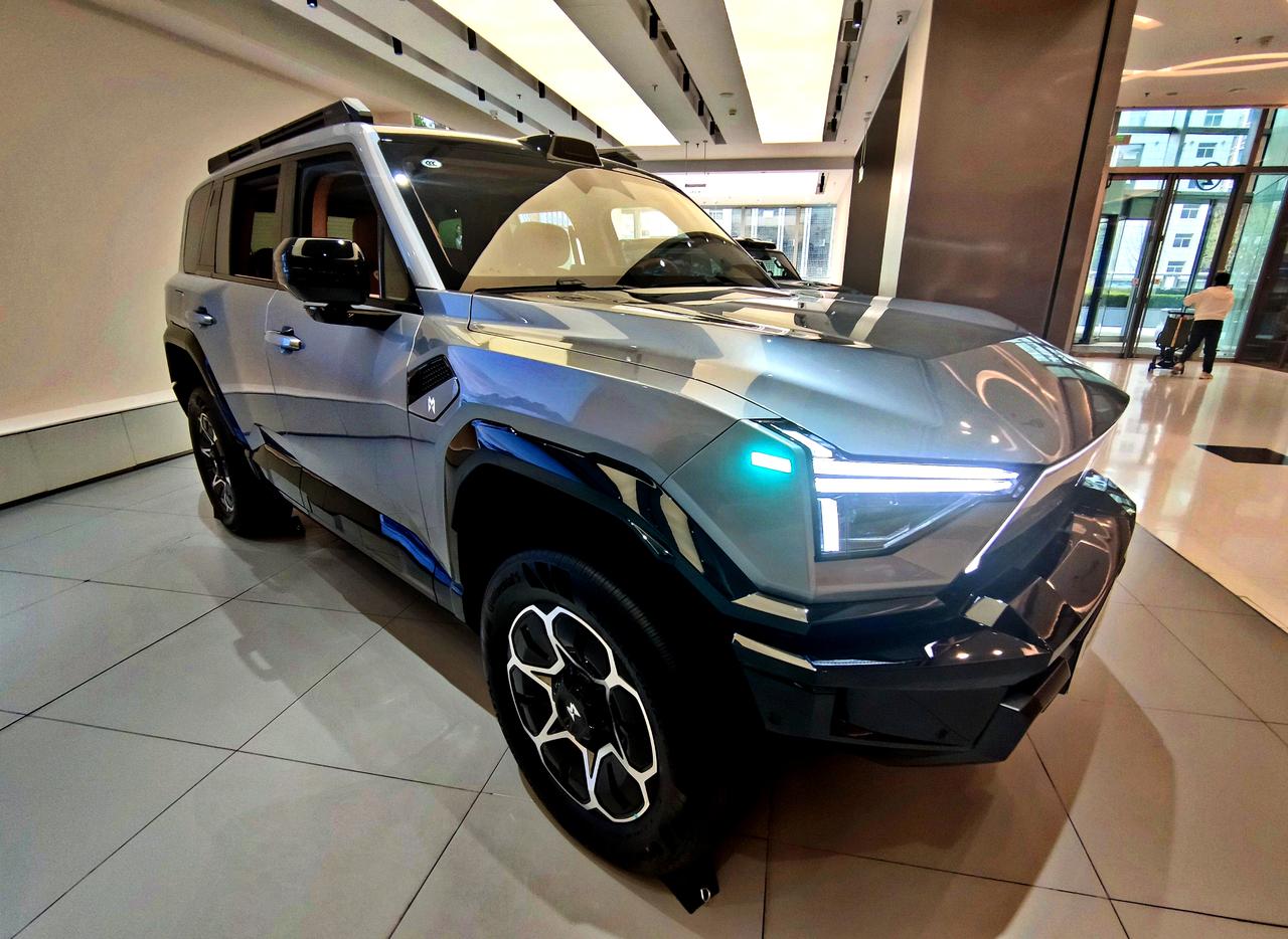 军工品质越野SUV《猛士M817》猛士M817春季焕新版上市，共有4款配