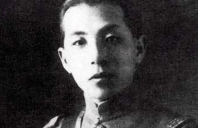 张学良放到现在，相当于什么级别？他的权力大到超乎想象。提到民国时期，少帅肯定是难