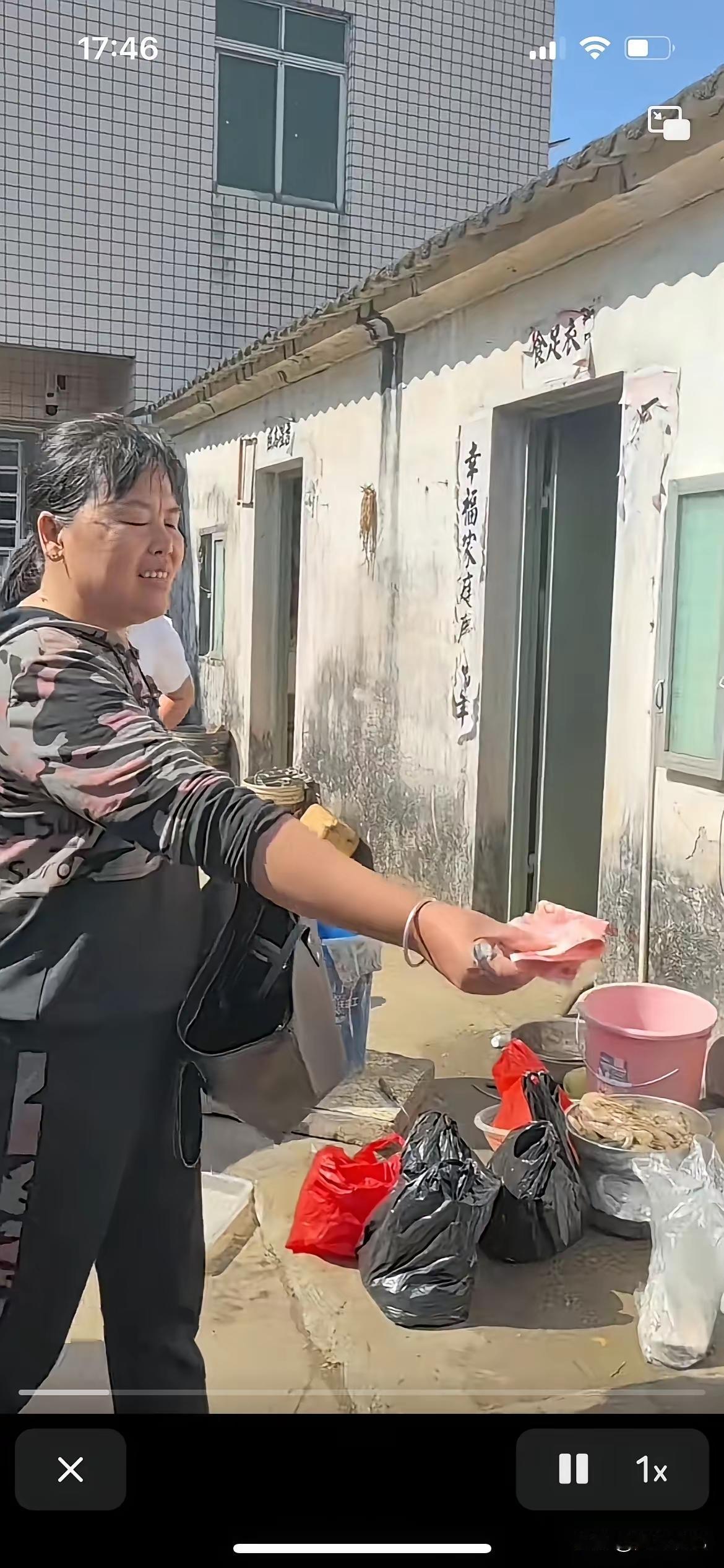 全红婵妈妈现在是越来越豪横了！每次回家看妈妈都要送好几百块钱，但是看到她们现