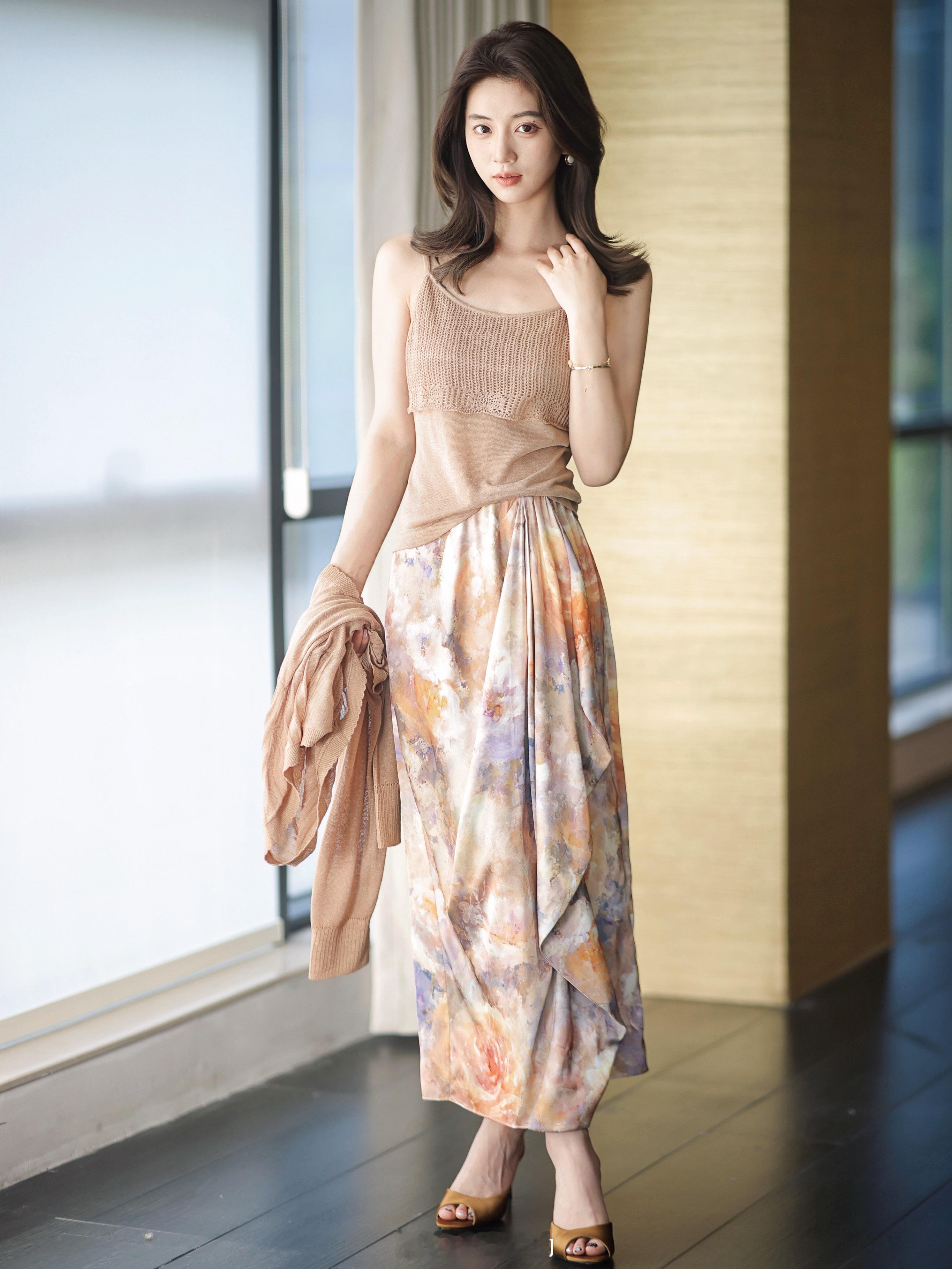 优雅温柔复古的感觉～天丝亚麻小衫+吊带清爽舒服凉快！一整个还省去搭配烦恼本粒