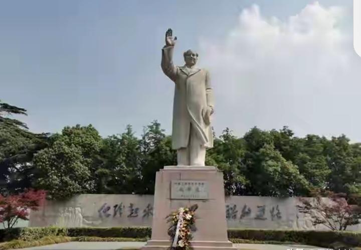 “剥削有功、资本家有理”？这样的说法，不仅混淆了概念，更触及信仰底线。首先，