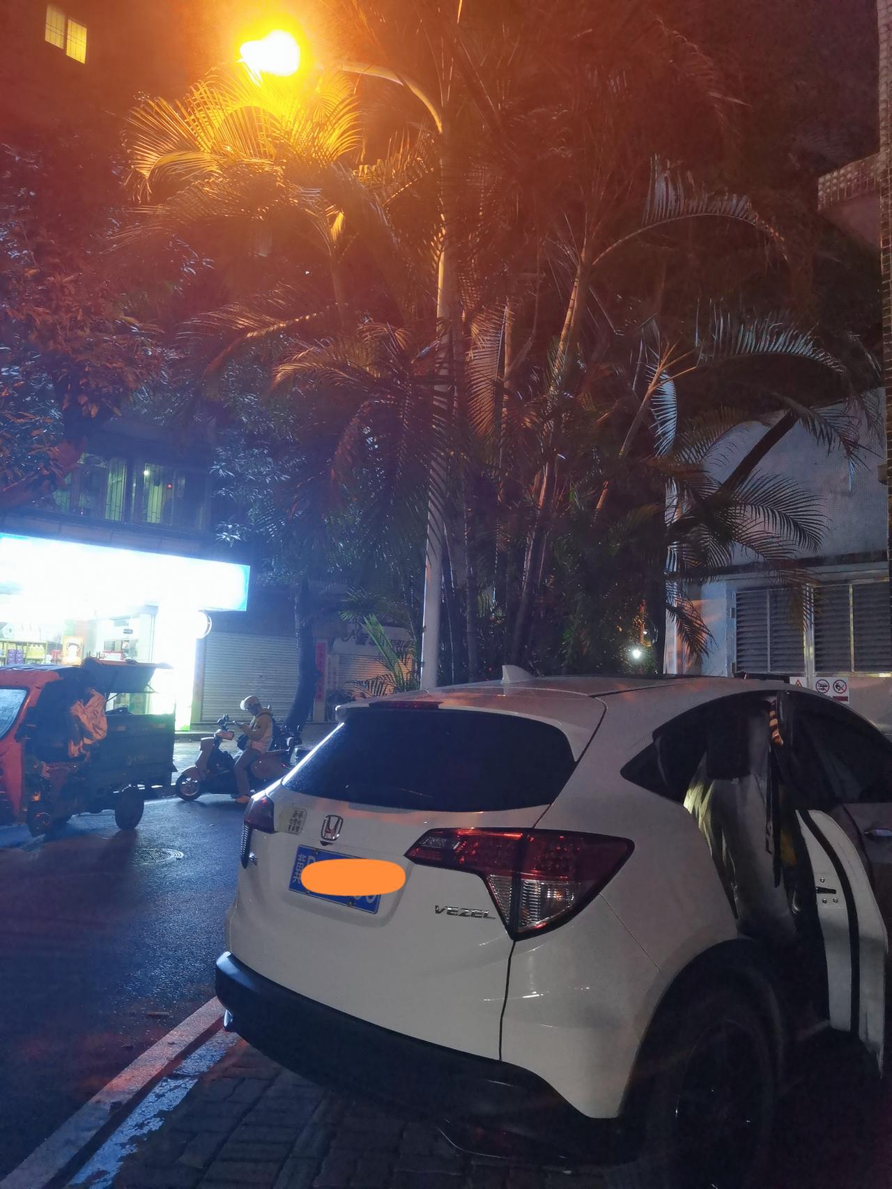 自驾三年，头一回在汕头被驱赶。傍晚六点，被迫挪车，跟着天津大哥像无头苍蝇似的满城