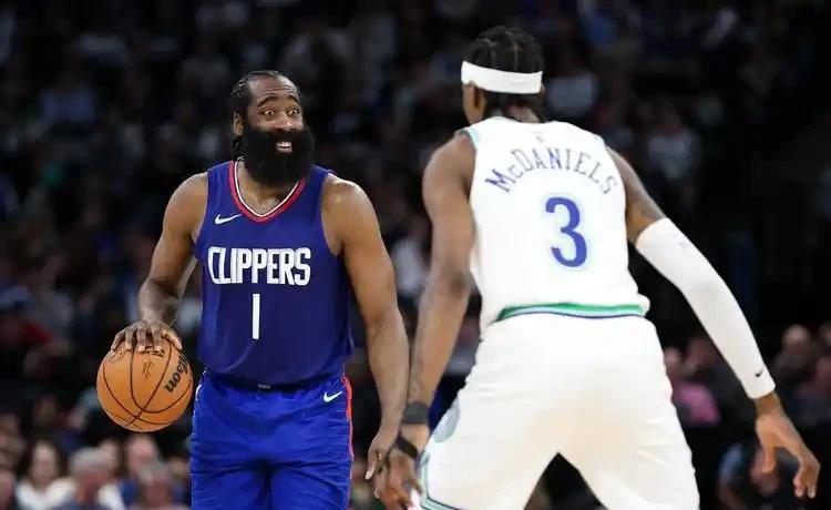 还在用去年的榜单争论快船双核不行？风向早就变了。最新的ESPN球员排名，直接