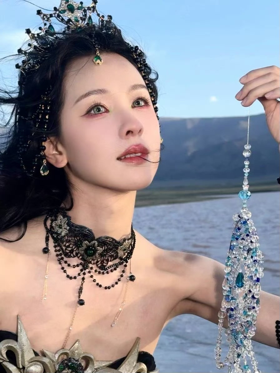 陈都灵深海女王风陈都灵深海女王风，一半坦荡，一半深藏，永远不会为爱搁浅！全新的风
