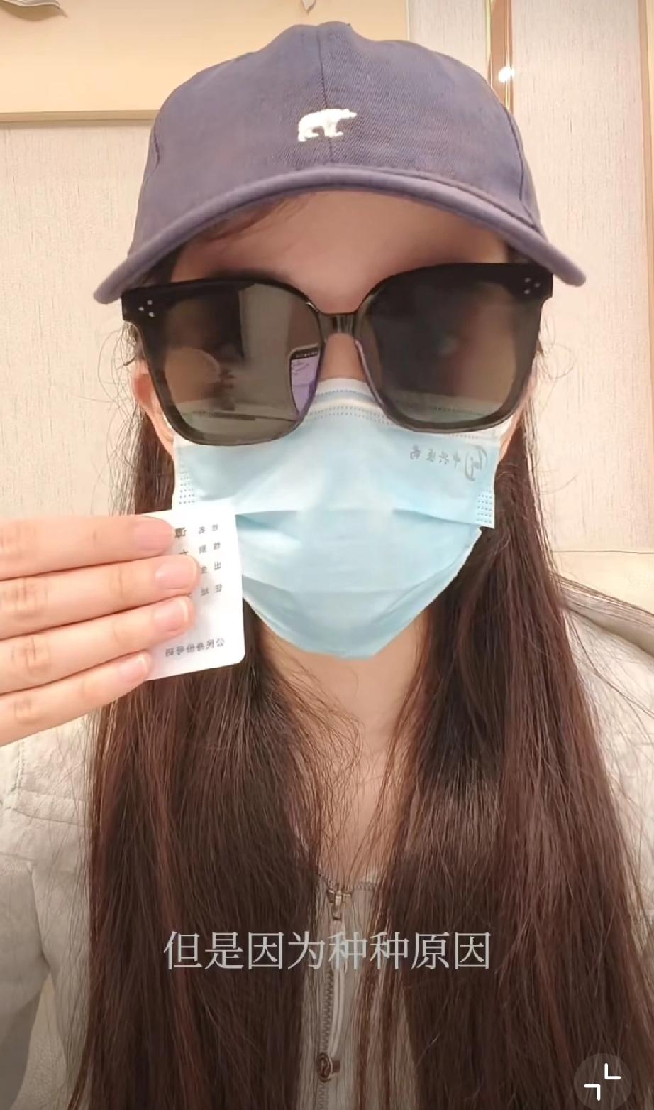 榜一大哥举报给女主播刷了上千万礼物并确认关系，但被其发现和另一大哥出去玩，要求退