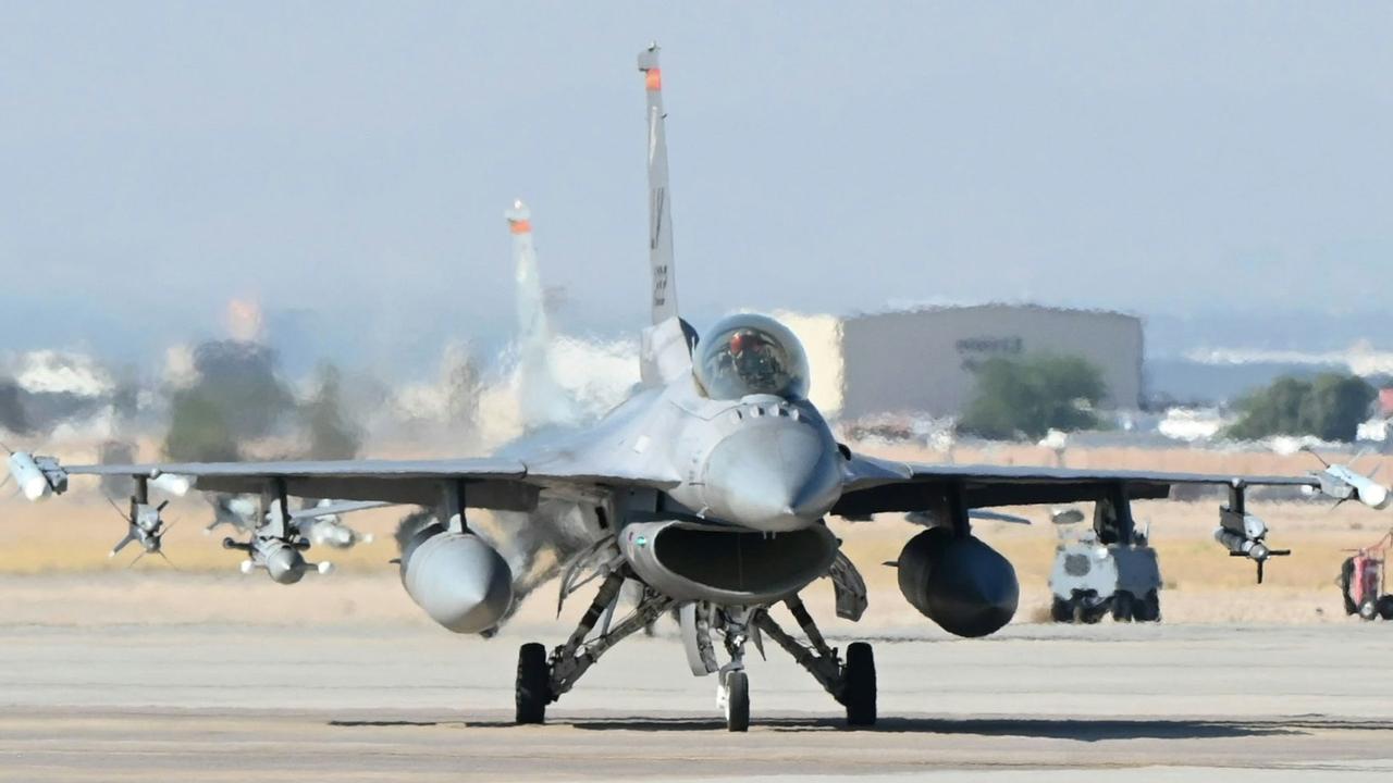 阵风米格都敢上，唯独F-16不敢露面，美国不是怕泄密，是怕金字招牌被歼-16砸了
