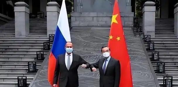 俄罗斯的死穴只有一个，就是中国，一旦中国稳固，俄罗斯的实力就难以被彻底击败。俄乌