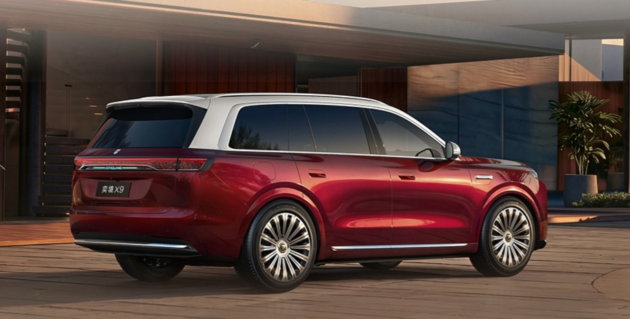 在我看来，东风奕境X9的外形设计比不上它的同门兄弟岚图泰山X9。奕境X9的外形只