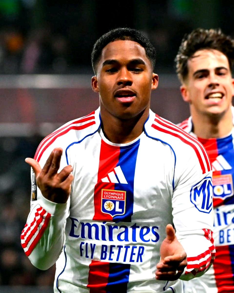 恩德里克仅用了2场比赛就超越了梅西在法甲联赛中的帽子戏法次数，而梅西在法甲效力了