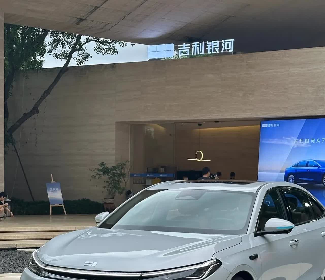 这车太卷了！10万级新能源直接对标帕萨特？吉利银河A7把痛点全解决了！天