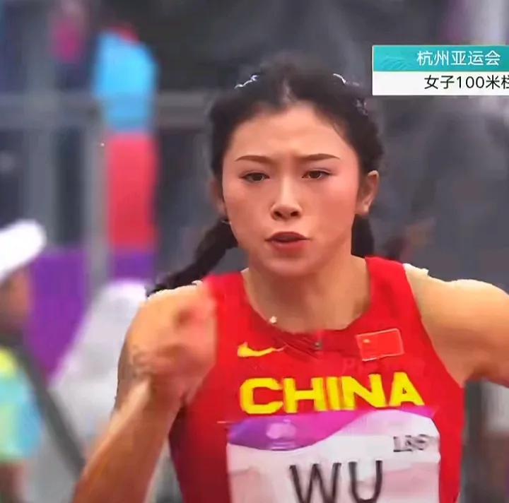 别再喷吴艳妮了，她生吃小日本，已成为民族英雄。现在吴艳妮经过自己的不懈努力，在