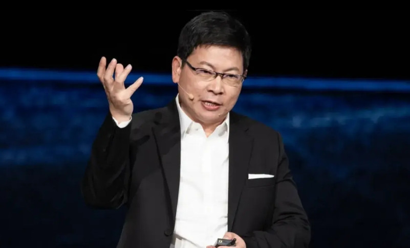 余承东在2025未来汽车先行者大会上批评L3法规标准，指出其定义问题和责任真空，