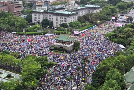 大罢免仇恨对立满点　有利绿催票但对台湾则是灾难！民进党与亲绿民间团体联手发动