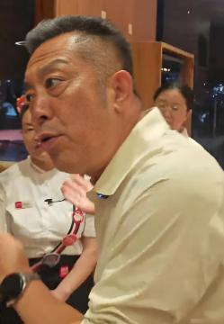 “老罗是祸首，老贾才是罪魁。”博主“以史为鉴V”这句话，说得挺狠，却也戳中了西贝