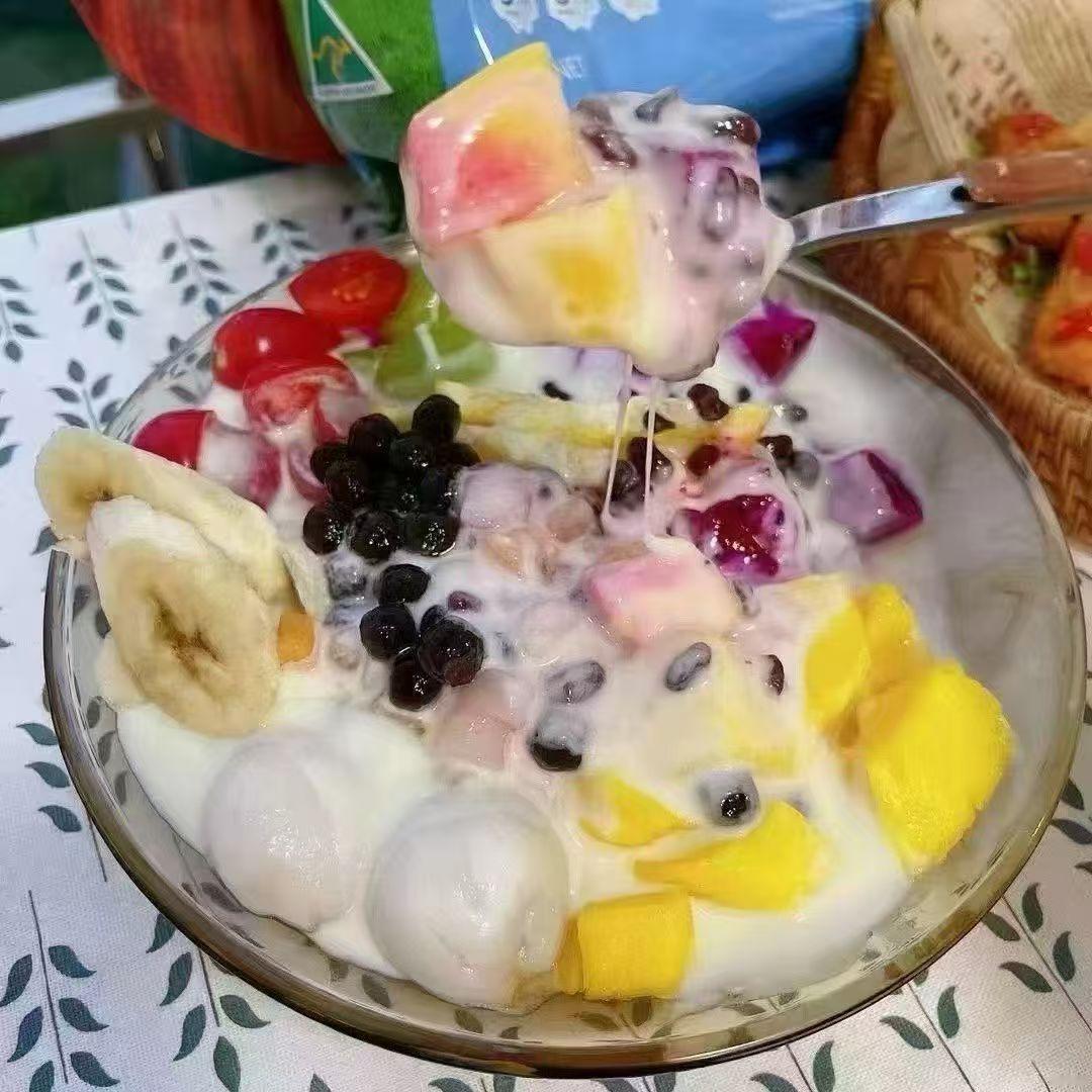自己动手丰衣足食，一碗丰富的水果酸奶，美味又健康！