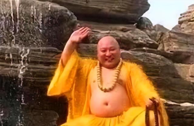 山东小伙体重300斤，长相酷似弥勒佛，富婆为讨吉利接回家供养圆头大腹，眯眼一
