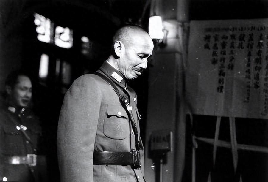 重庆谈判时，蒋介石对毛主席坦言：我有几句肺腑之言，今天终于能和您诉说了！194