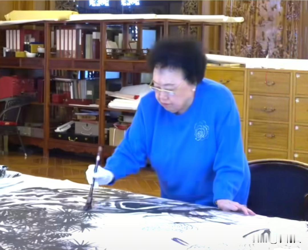 陈丽华画的太好看了，虚实结合恰到好处，画面张力十足。栩栩如生，好像真的一样。