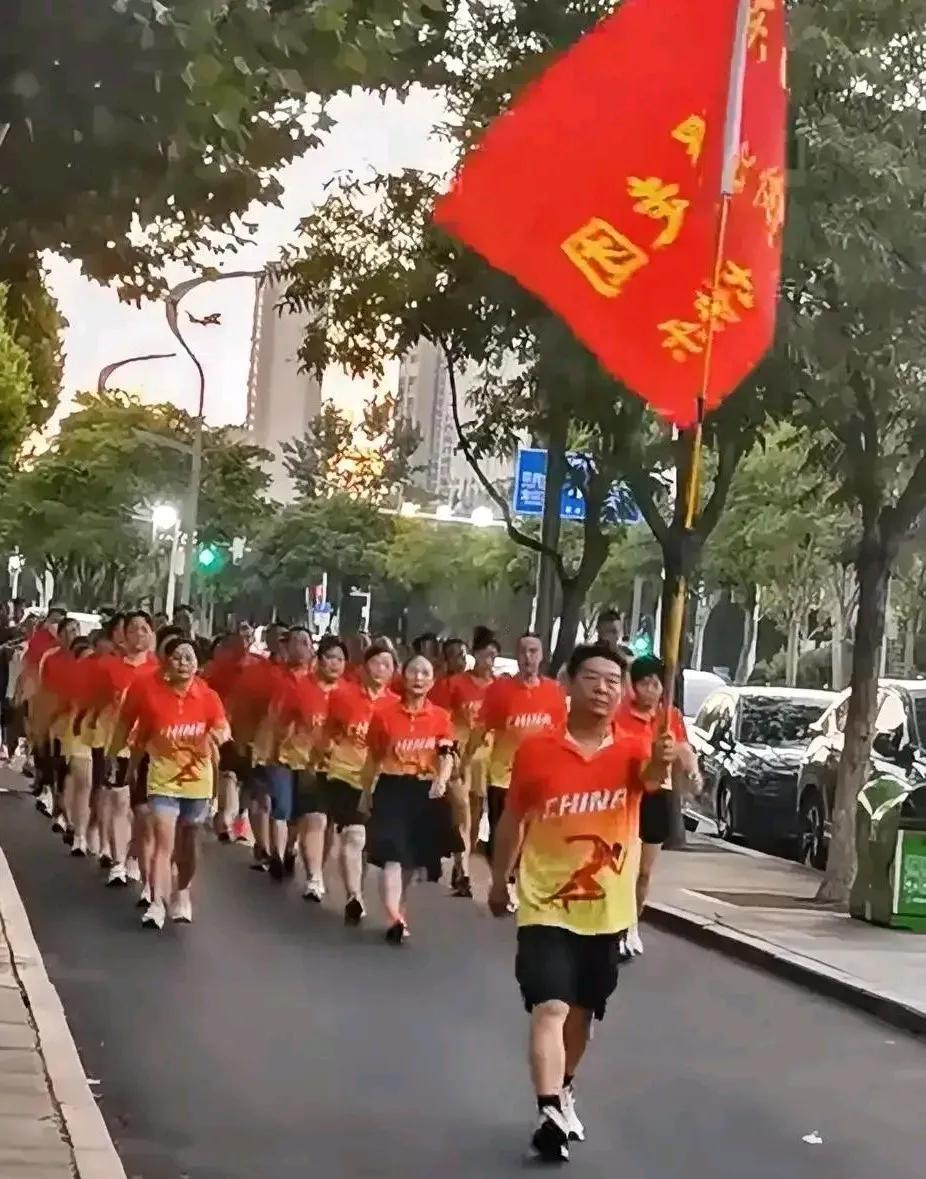 暴走团内部细节曝光（据某暴走团团长透露）：（1）规模：当前各地的暴走团，一般分