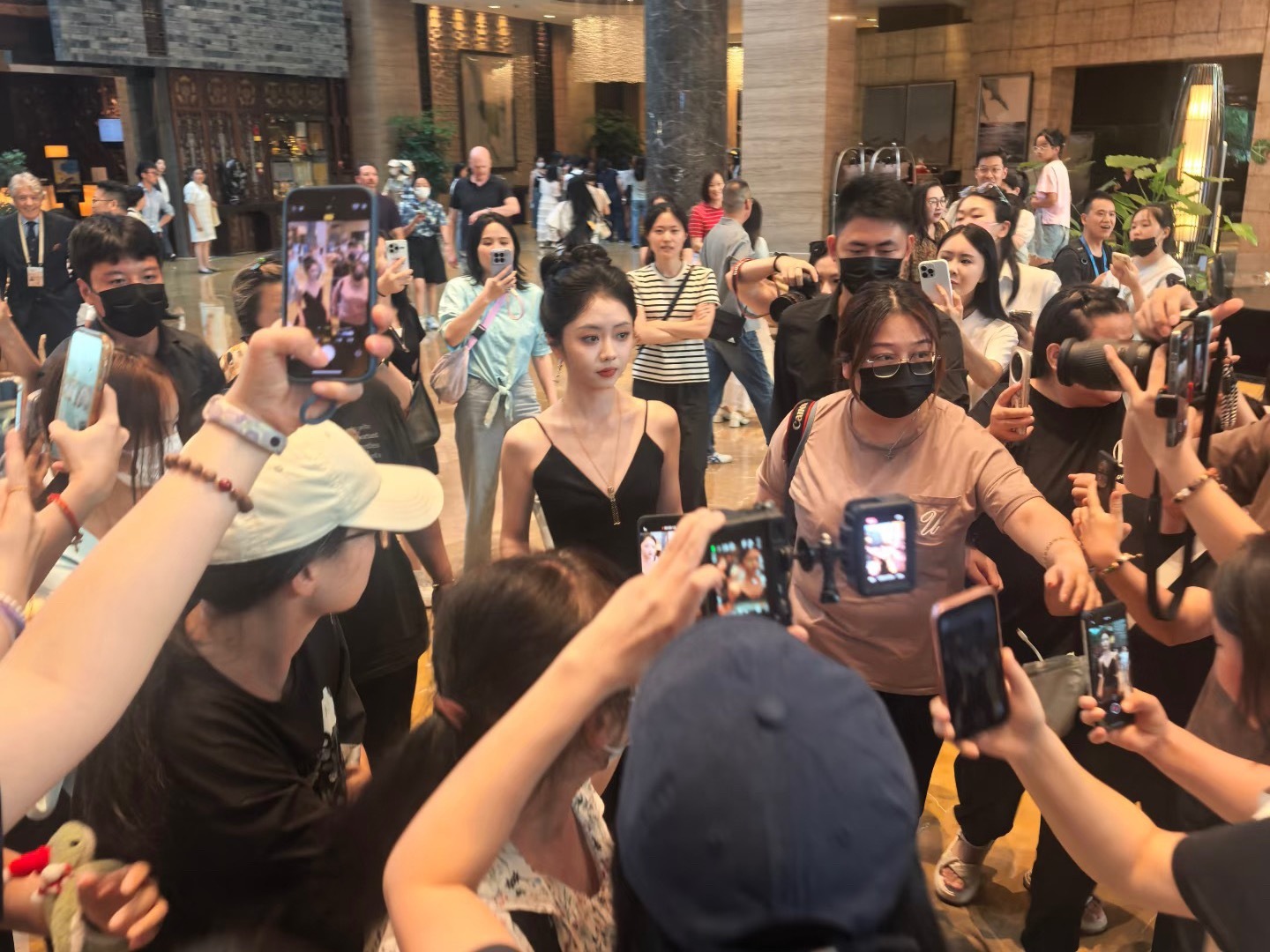 我觉得谭松韵越来越瘦，反而没那么幼态了！​​​