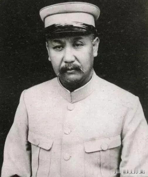 1948年，太原被解放军包围，五姑娘急得请人占卜，阎锡山却表示要与太原共存亡，命