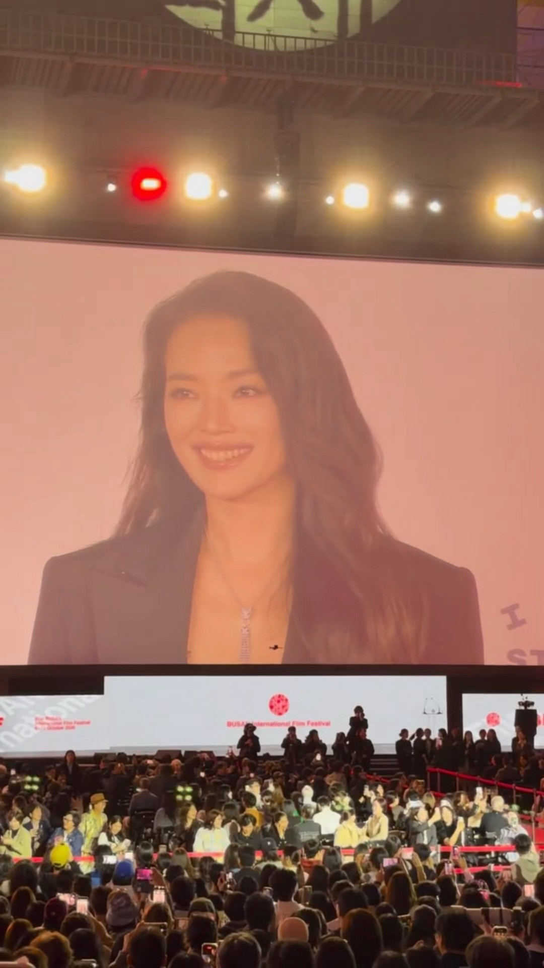 女神就这样闪耀釜山好美好高级的一张脸….舒淇釜山电影节状态舒淇简直就是