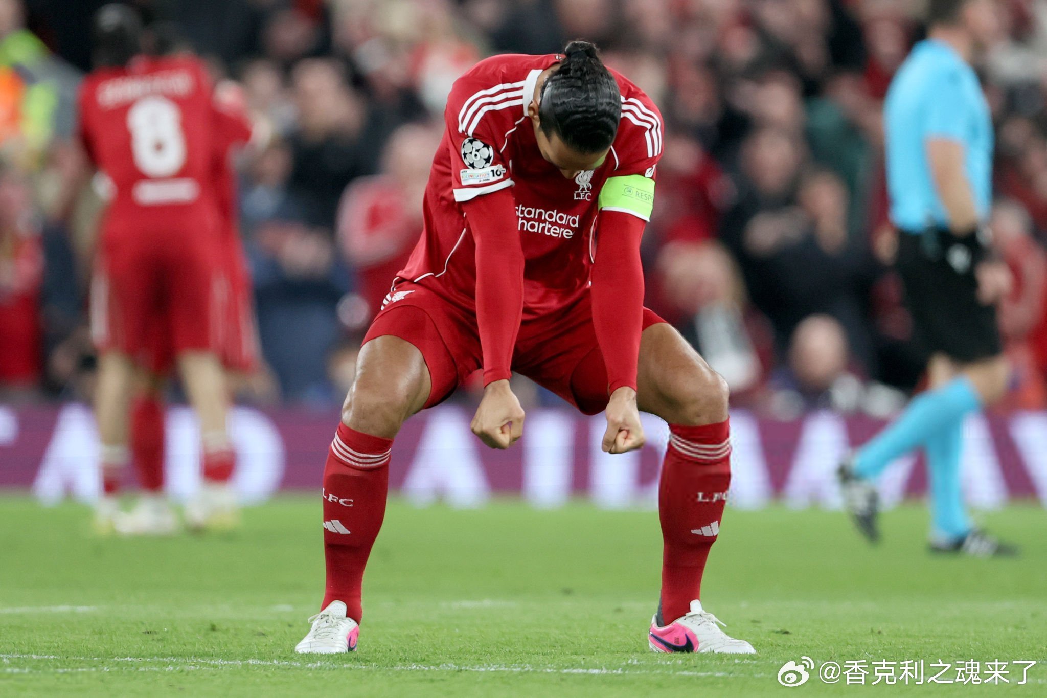 【球员太累了，斯洛特推迟训练并且减负！】利物浦刚在周中战胜加拉塔萨雷晋级欧冠8强