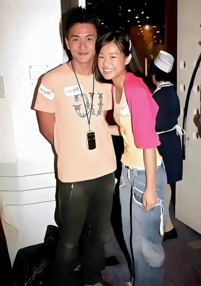 要是他们当初结婚生子，孩子都上初中了吧。