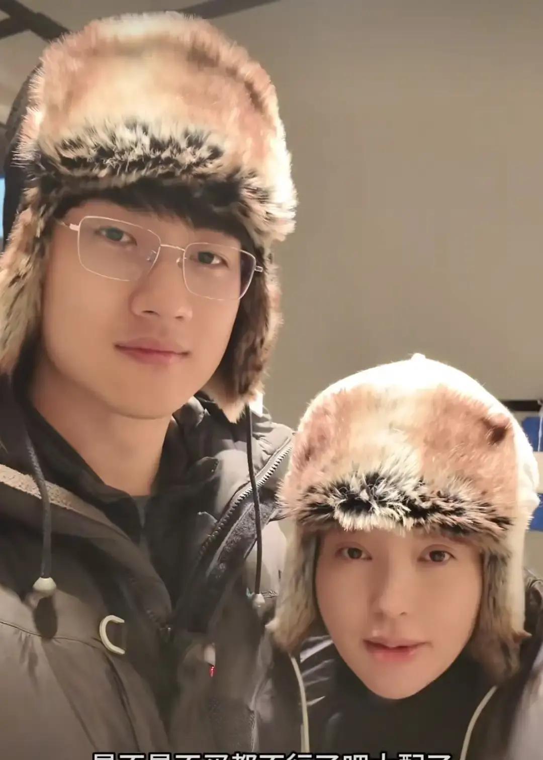 金莎在冰岛被小19岁的孙丞潇跪地求婚，视频里她哭成泪人，点头那一下全网刷屏。两