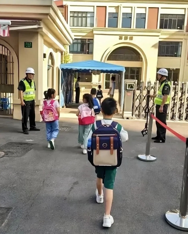 这熊孩子彻底栽了，报应来的如此之快瑞安的熊孩子事件，在网上引起了轩然大波，没想到