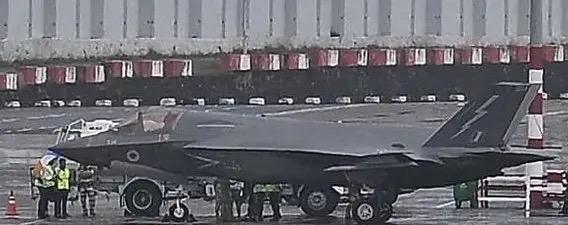 当地时间6月14日，英国一架F35B战机没法降落航母，燃油耗尽迫降印度民用机场！