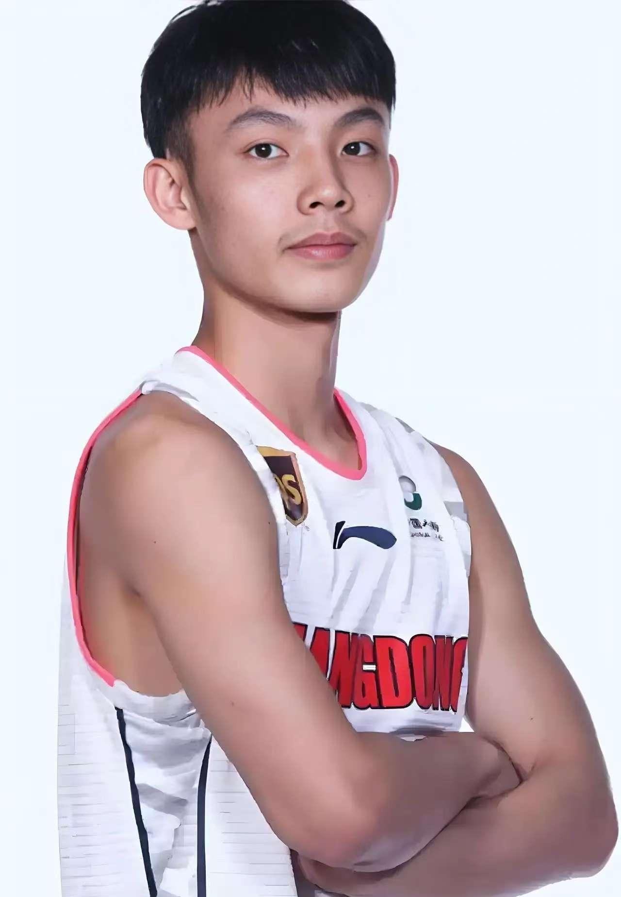 广东客场74-105输给北京，整整输了31分，这场球真的输麻了，输得一点脸面都不