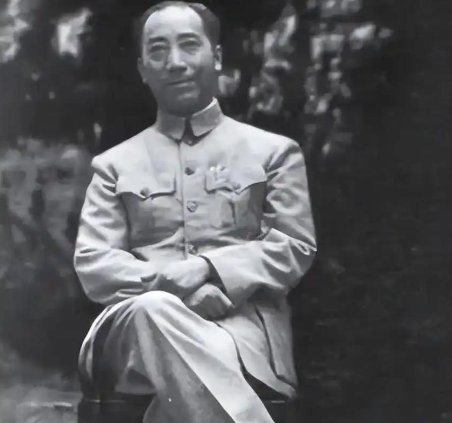 1945年，戴笠邀请50名汉奸吃饭，待众人吃完得意时，他却突然说道：“现在公布逮