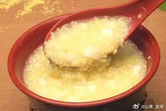 黄精粥药材黄精30g粳米50g功效补气生血。主治胃弱食少、腰膝酸软、筋骨虚弱、