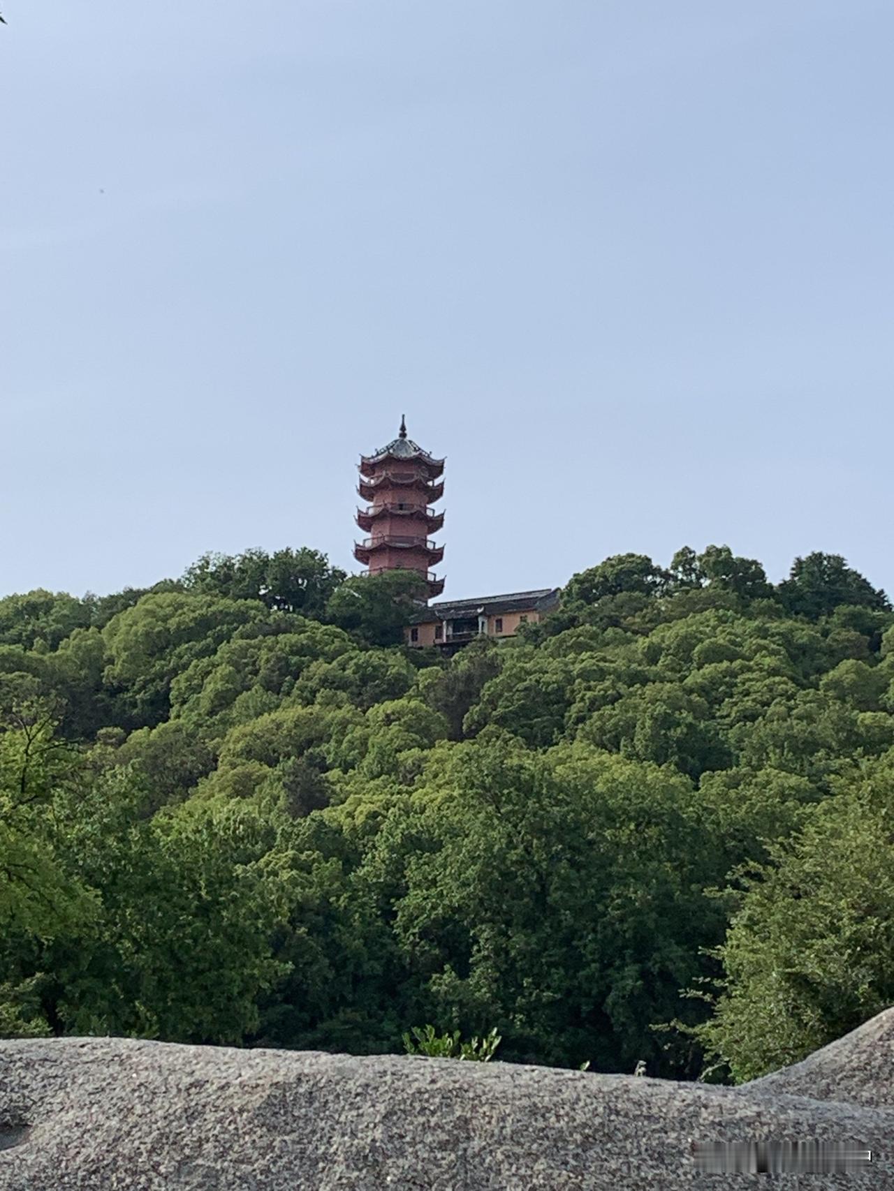 我家三个人，三种工作制，老婆退休返聘，做四休一（12小时，计件），我做一休一（1