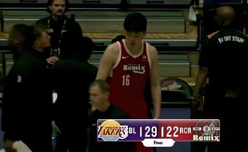 杨瀚森：还得练！！！在撕裂之城混音122:129不敌南湾湖人的比赛中：教练是真