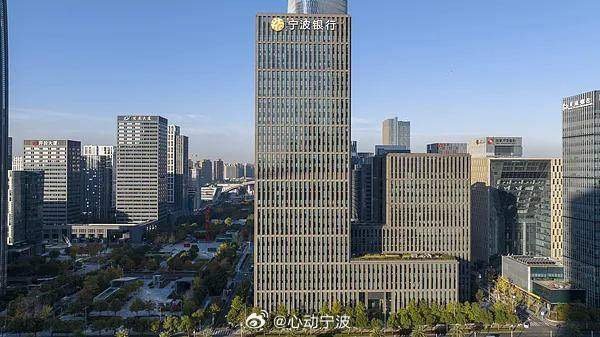 浙江最赚钱上市公司迎新帅近日，宁波银行完成董事会换届，陆华裕因年龄卸任董事长，