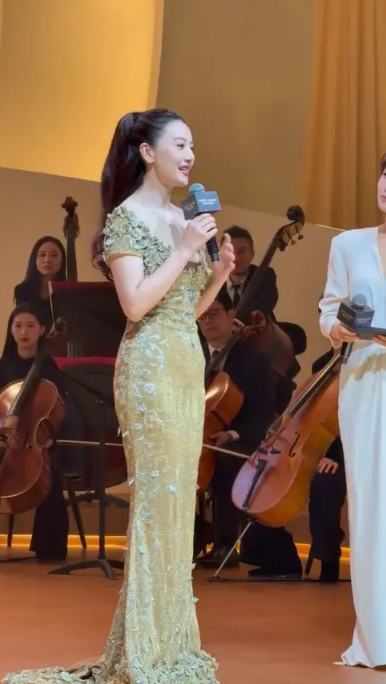 高圆圆的腰臀比很突出​​​