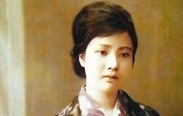 1928年，日本富家女不顾家人反对，远嫁数学家苏步青。哪料，日军侵华期间，富家女