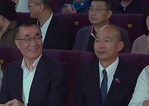 今天上午，新北市长参选人李四川前往“立法院”密会“老长官”韩国瑜。由于李四川先前