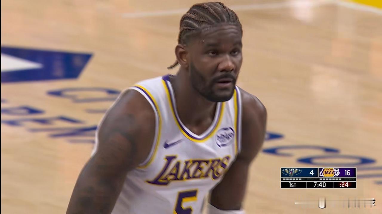 下面是一条关于湖人当家中锋艾顿伤势的新消息！在今天湖人主场以133：121击败鹈